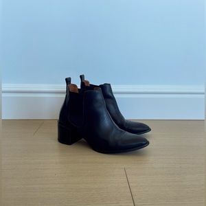 Everlane The Heel Chelsea Boot